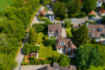 WINDISCH - Zwei Häuser auf großem Grundstück mit Entwicklungspotential in Ortsrandlage v. Gröbenzell - Einfamilienhaus Gröbenzell | Angebot:26979381