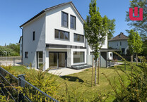 WINDISCH - Hochwertige DHH mit 7 Zimmern & großem Südgarten in Bestlage von Gröbenzell - bezugsfrei!