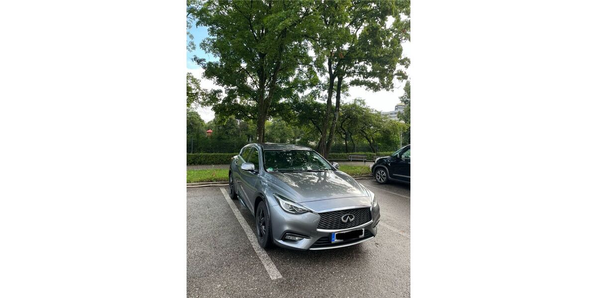 INFINITI Q30 150.000 km 9.000 &euro; München 81735