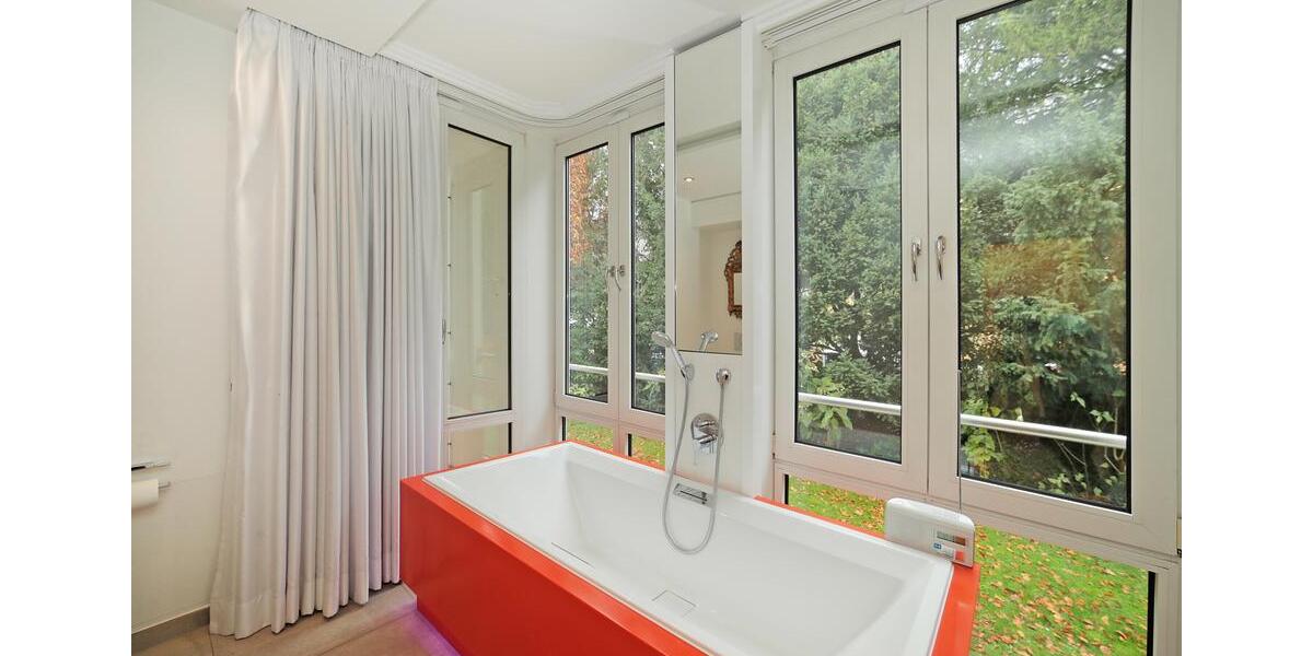 Luxuriöse 4-Zi-Maisonette-Whg (ca. 145 m² EG + ca. 75 m² im Souterrain) direkt am Englischen Garten! 4 zimmer