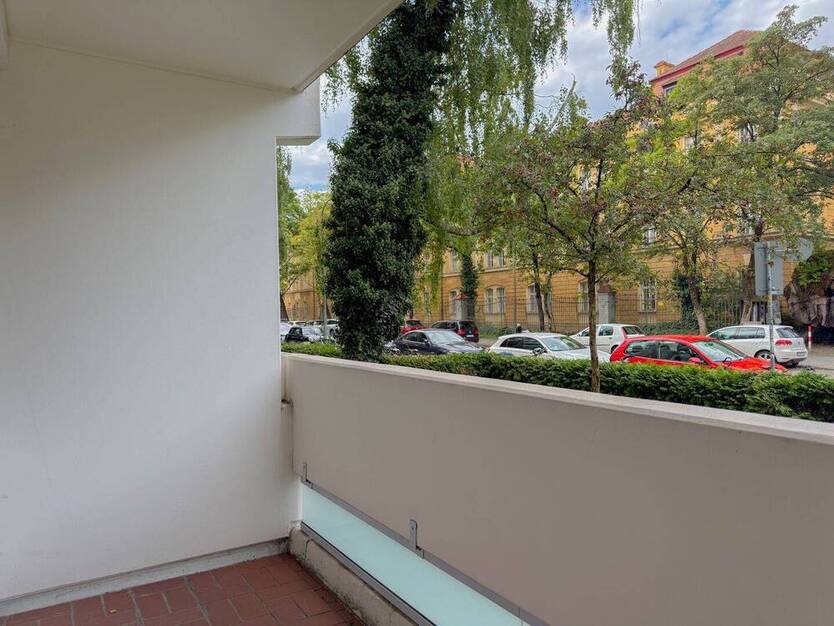 ** sanierte Wohnung ** bezugsfreie 1-Zim.-Wohnung in der Nähe vom Olympiapark in Schwabing-West **
