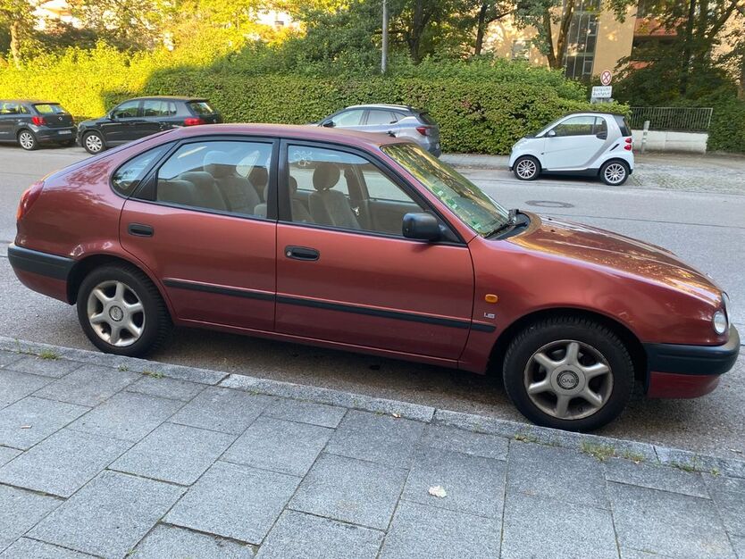 Toyota Corolla 93.768 km 3.300 € München 81243