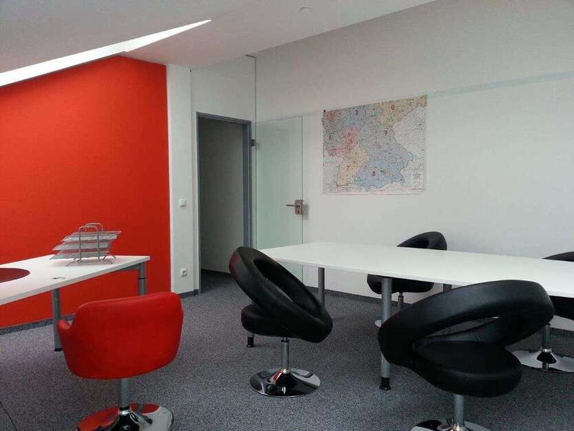 Büro in Krailling 1.227,50 € 143 m²