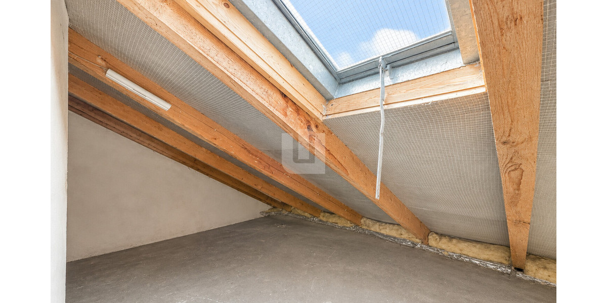 WINDISCH - Familienfreundliches Reihenhaus mit viel Potenzial in ruhiger Zentrumslage - bezugsfrei! - Reihenmittelhaus Puchheim | Angebot:27318415