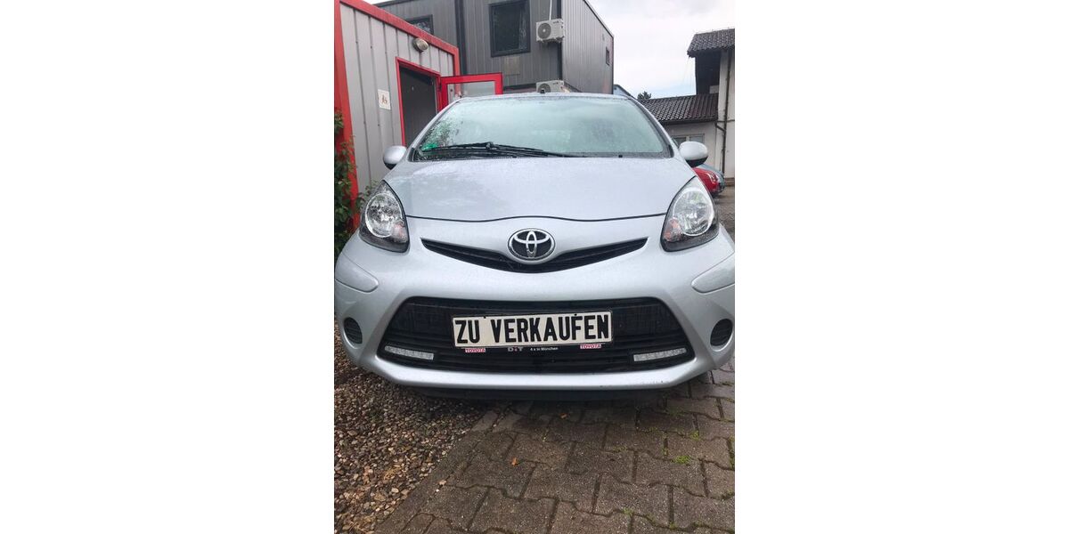 Toyota Aygo (X) 17.280 km 6.999 &euro; München 81243