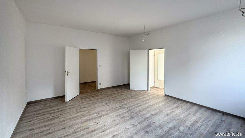 Gewerbeobjekt Fürstenfeldbruck - 9 Zimmer, 228 m&sup2;, 3.420&euro; | Angebot:25247718