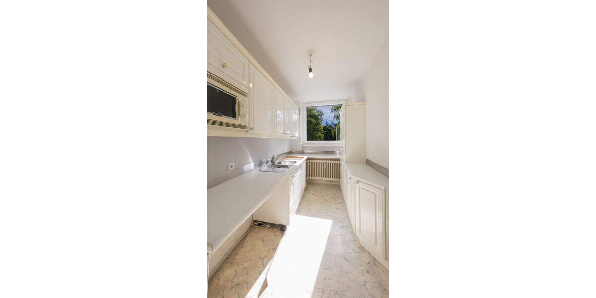 BEZUGSFREIE 3-ZI.-DACHTERRASSEN-WOHNUNG MIT STELLPLATZ IN GRÄFELFING 3 zimmer