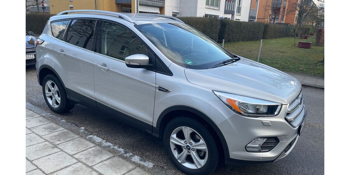 Ford Kuga 45.400 km 11.800 &euro; München 80933